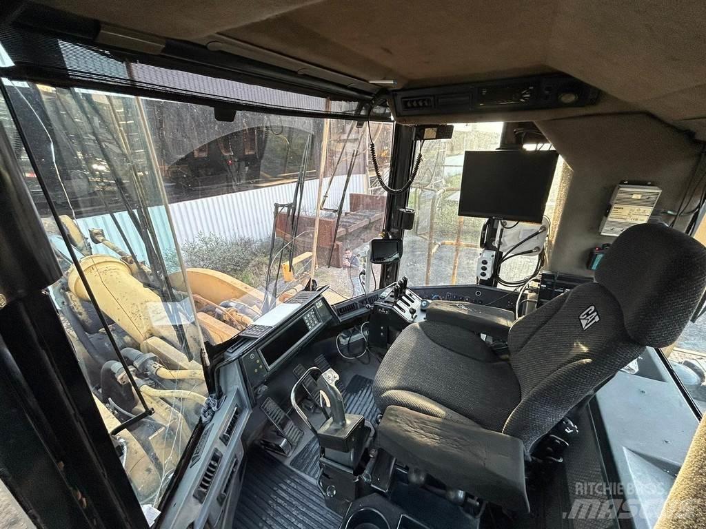 CAT 990 Naudoti ratiniai krautuvai