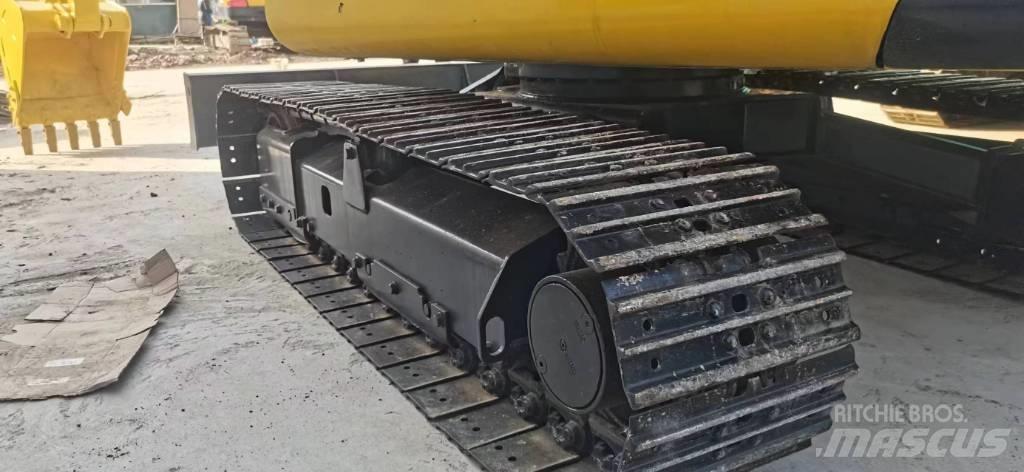 Komatsu 56-7 Vikšriniai ekskavatoriai