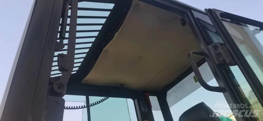 Komatsu 56-7 Vikšriniai ekskavatoriai