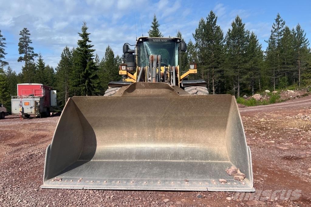 Volvo L 180 G Naudoti ratiniai krautuvai