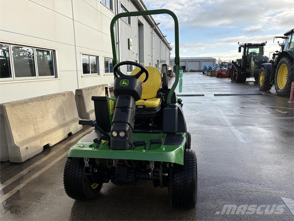 John Deere 1570 Sodo traktoriukai-vejapjovės