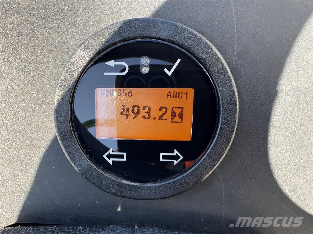 John Deere 1570 Sodo traktoriukai-vejapjovės