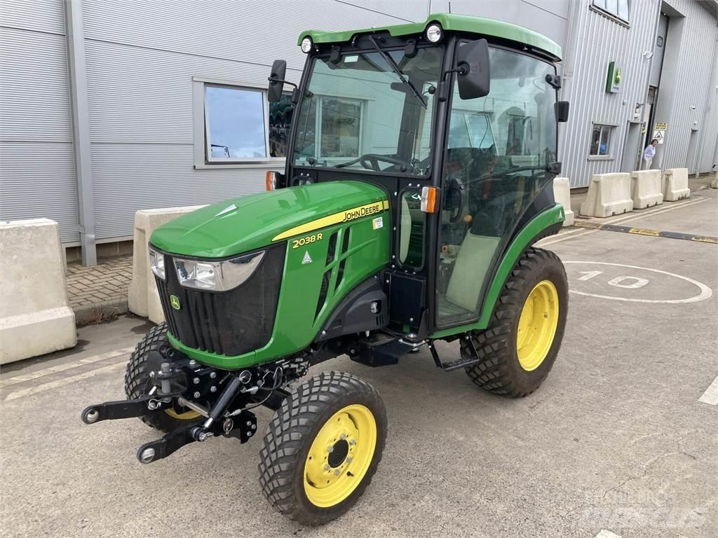 John Deere 2038R Naudoti kompaktiški traktoriai