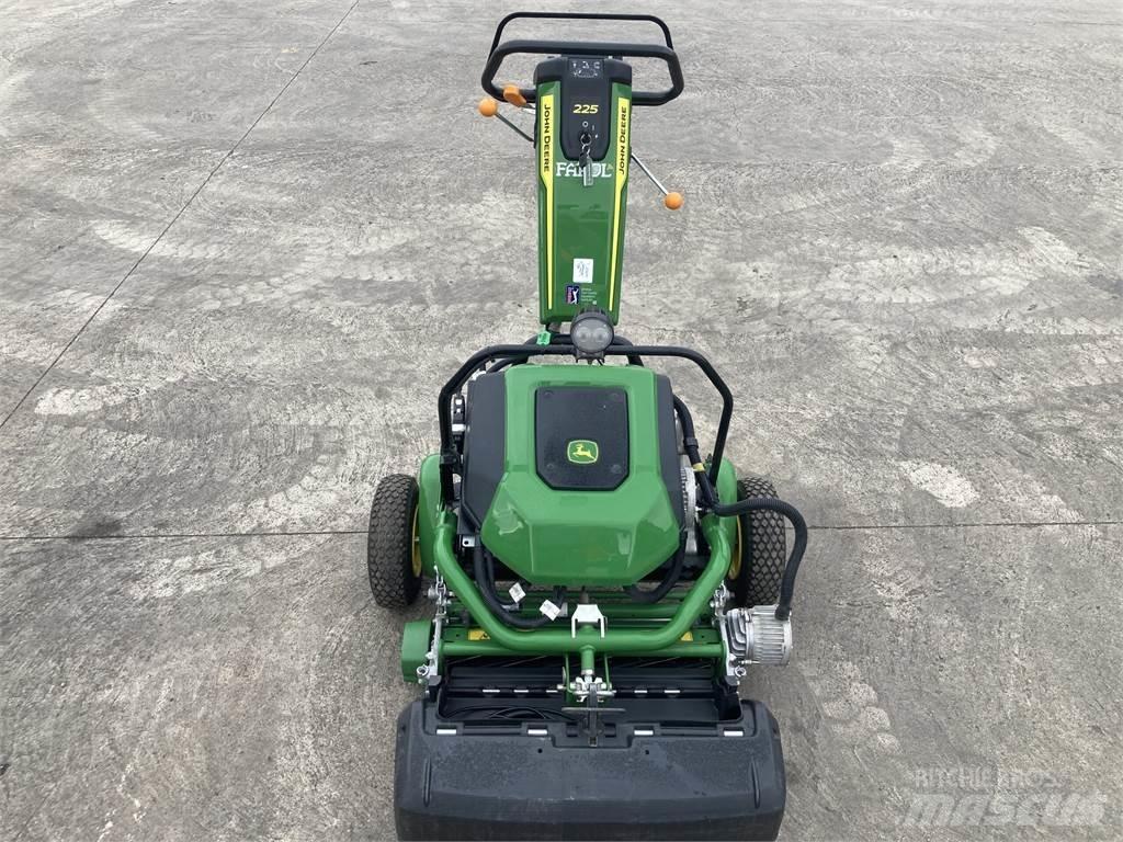 John Deere 225 E-cut Rankinės vejapjovės