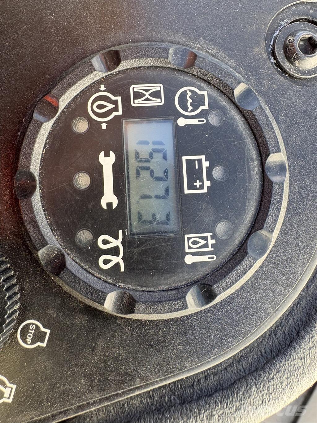 John Deere 2550 Rankinės vejapjovės