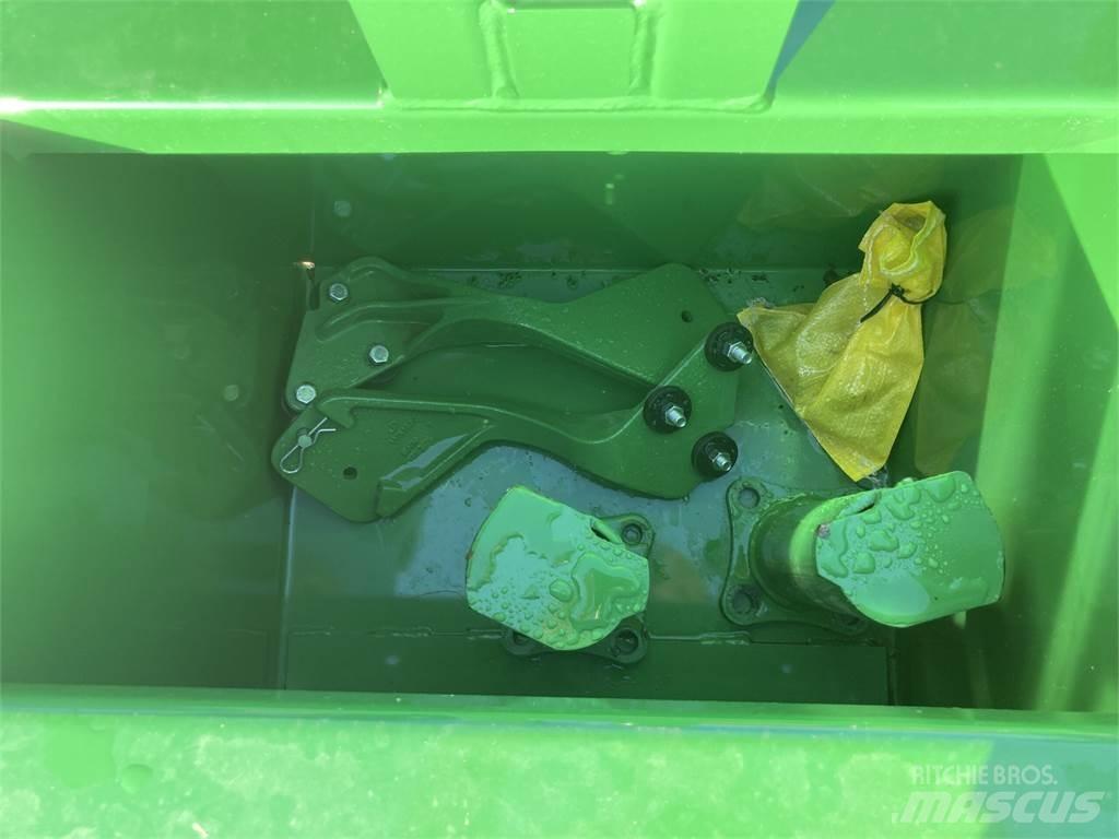 John Deere 320R Naudoti kompaktiški traktoriai