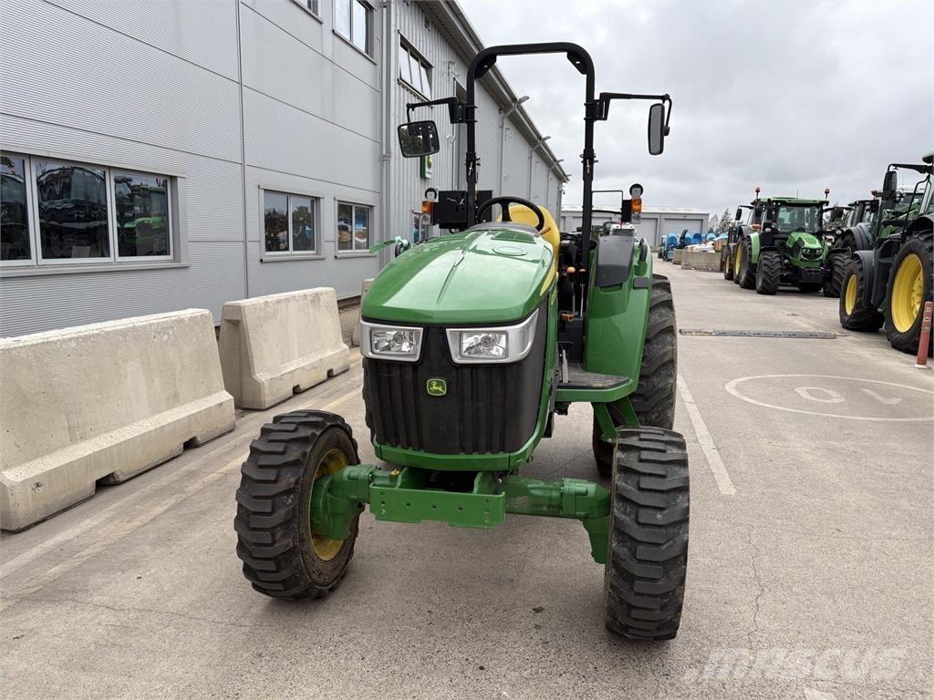 John Deere 4052M Naudoti kompaktiški traktoriai