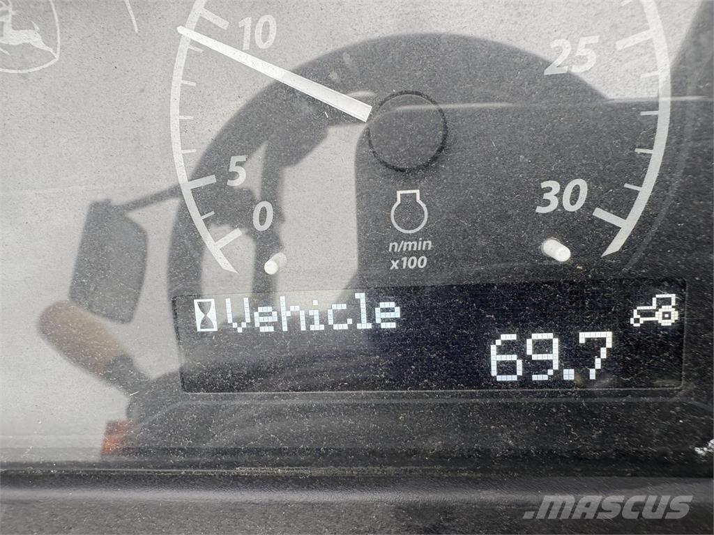 John Deere 4052M Naudoti kompaktiški traktoriai