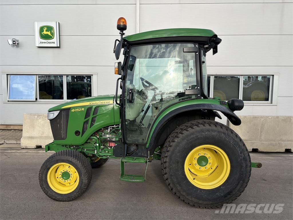 John Deere 4052R Naudoti kompaktiški traktoriai
