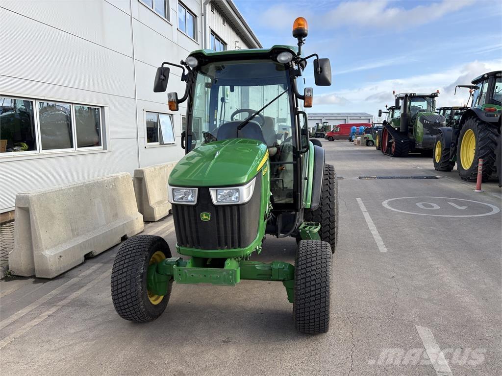 John Deere 4052R Naudoti kompaktiški traktoriai