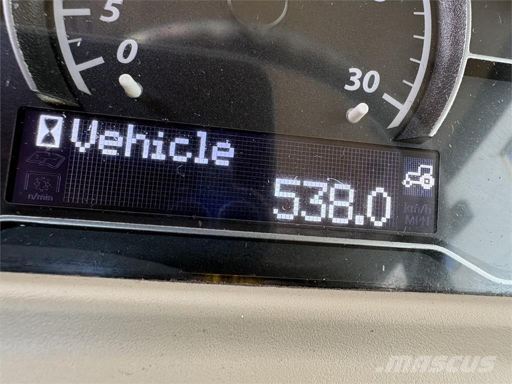 John Deere 4066R Naudoti kompaktiški traktoriai