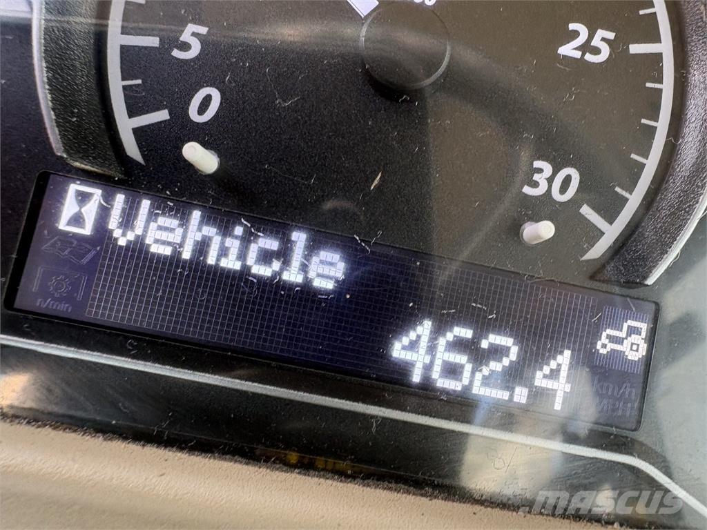 John Deere 4066R Naudoti kompaktiški traktoriai