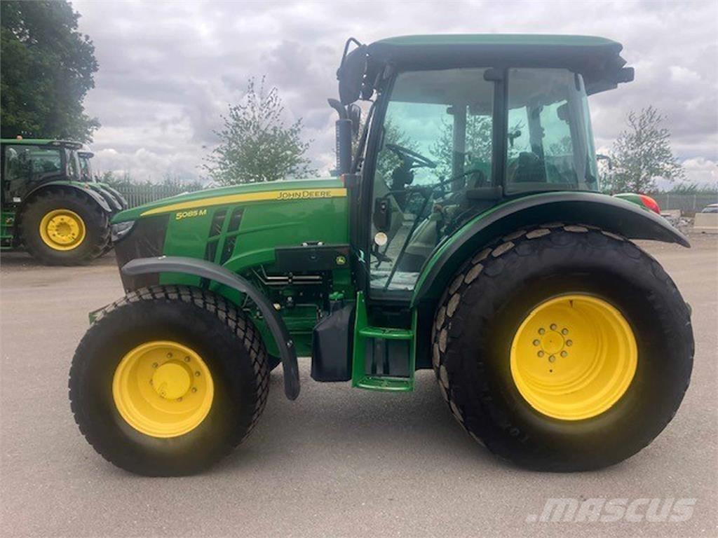 John Deere 5085M Traktoriai