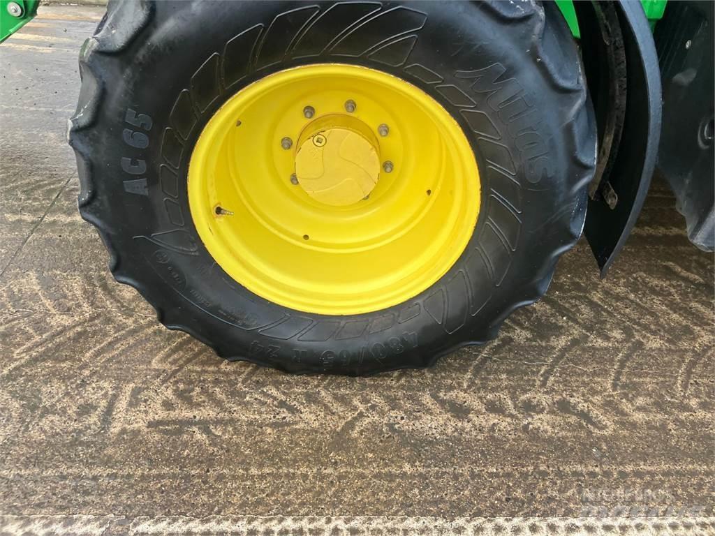 John Deere 6120M Traktoriai