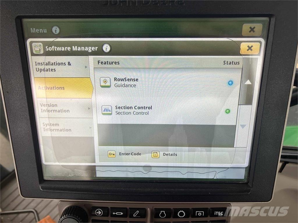 John Deere 6215R Traktoriai