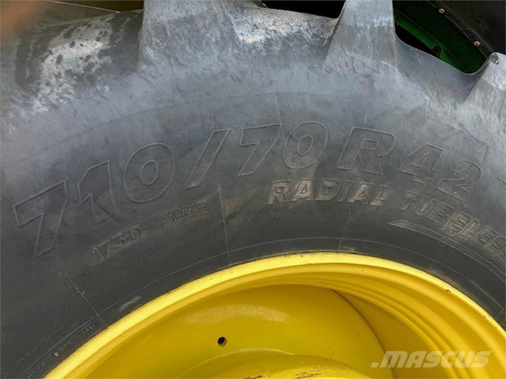 John Deere 6250R Traktoriai