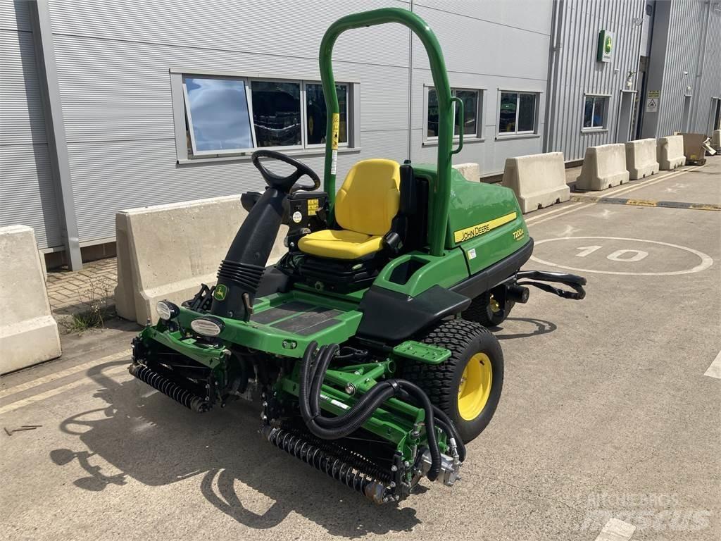 John Deere 7200A Rankinės vejapjovės