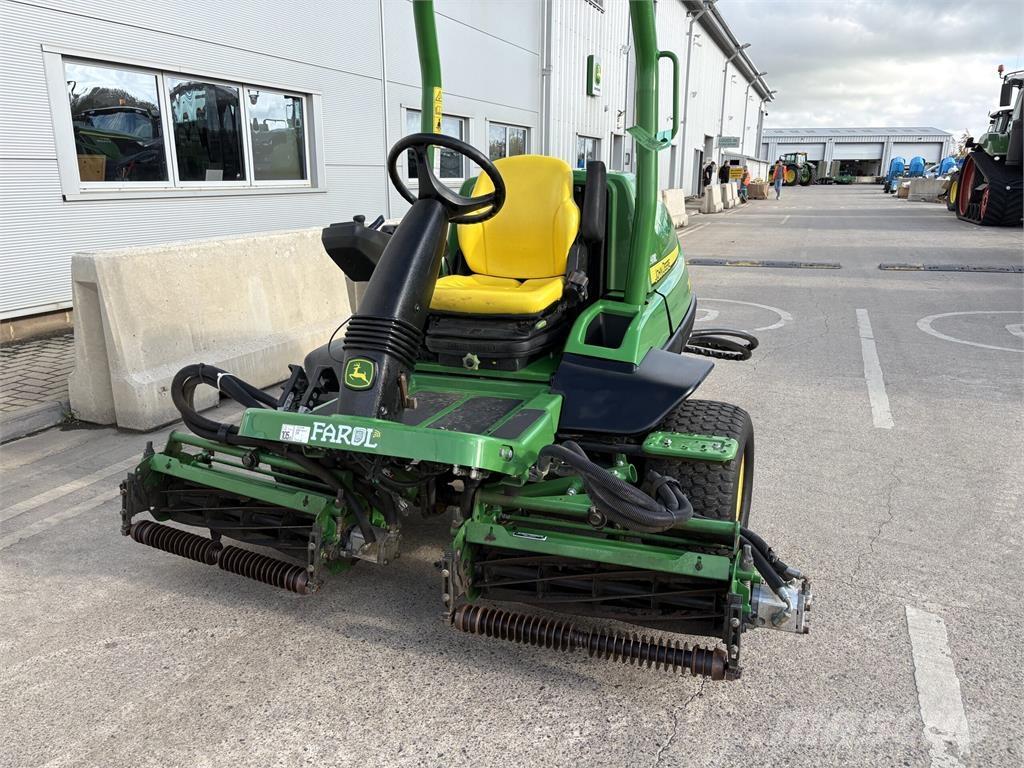 John Deere 7200A Rankinės vejapjovės
