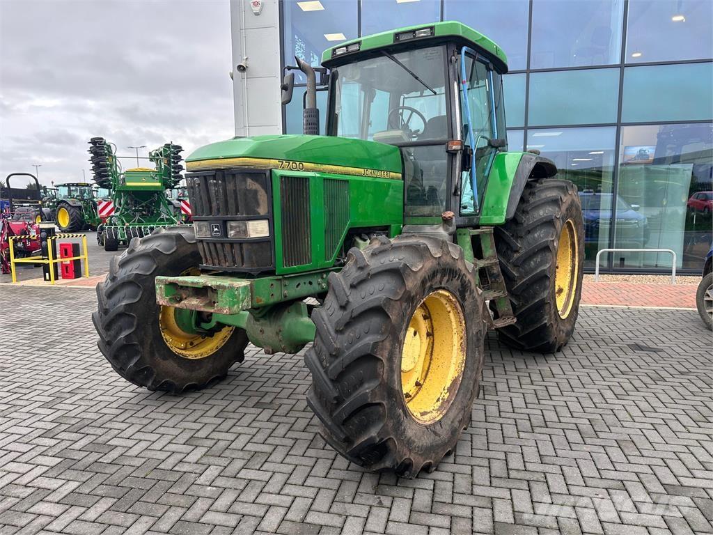 John Deere 7700 Traktoriai