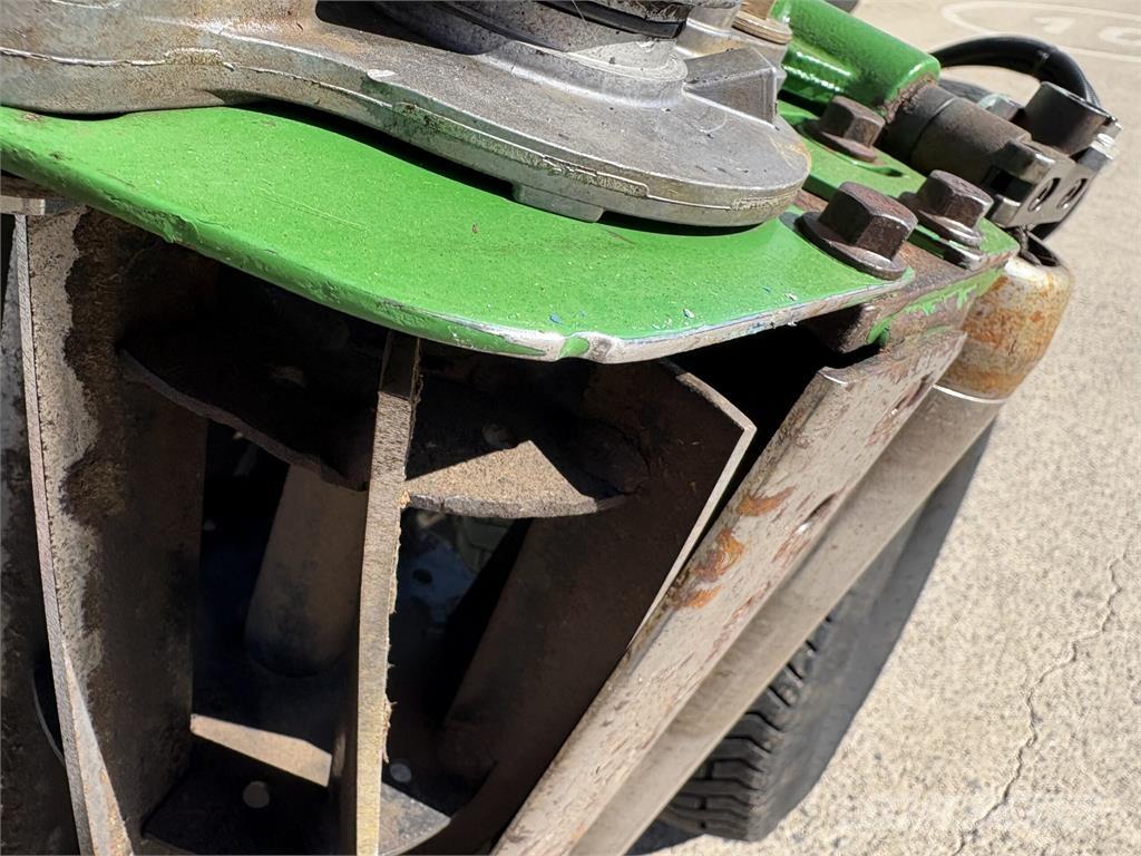 John Deere 7700A Rankinės vejapjovės