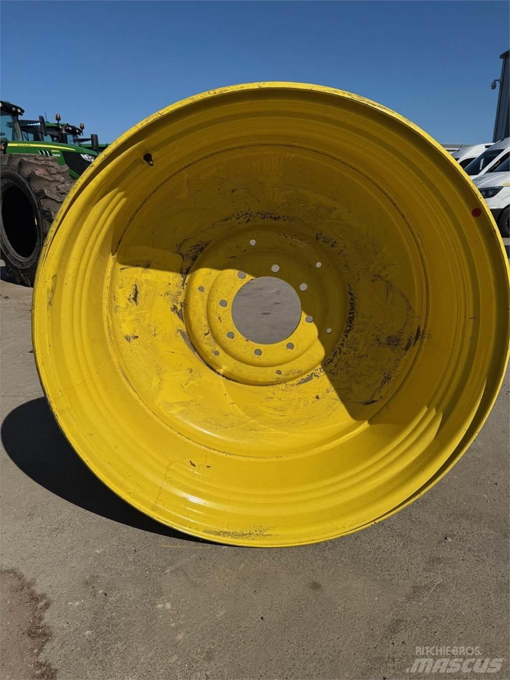 John Deere Example Padangos, ratai ir ratlankiai