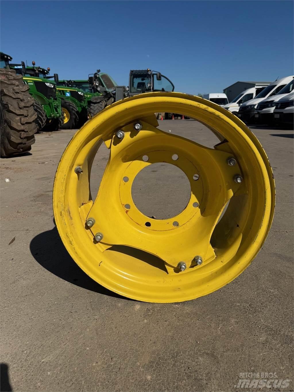 John Deere Example Padangos, ratai ir ratlankiai