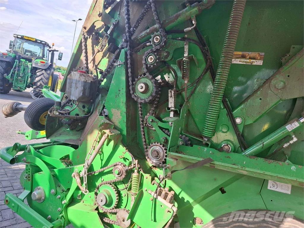 John Deere V451R Stačiakampių ryšulių presai