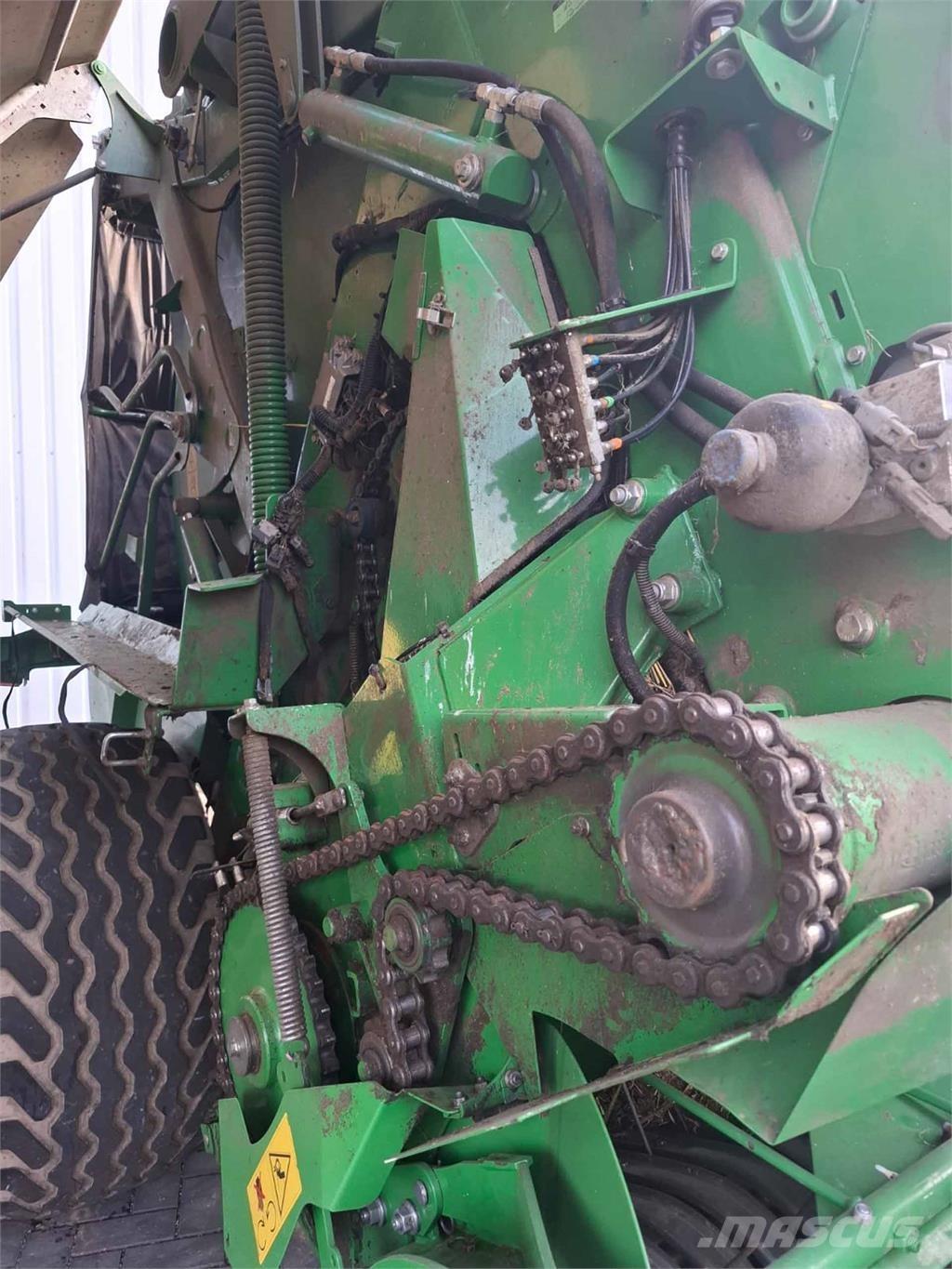 John Deere V451R Stačiakampių ryšulių presai