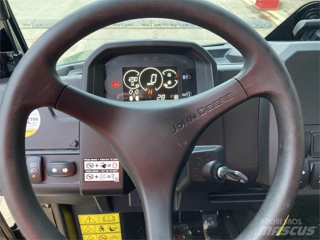 John Deere XUV875M Specializuotos paskirties technika