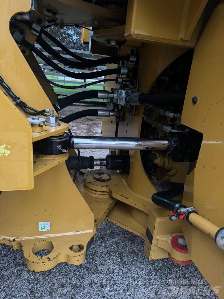 CAT 972 M Naudoti ratiniai krautuvai