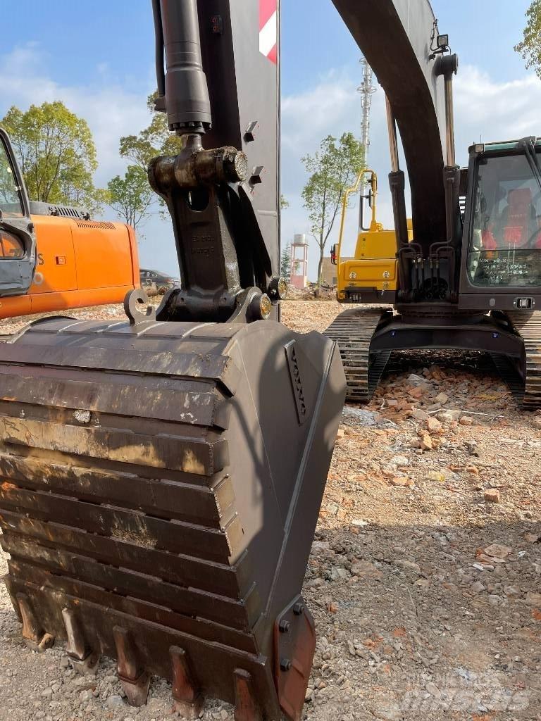 Volvo 220D Vikšriniai ekskavatoriai