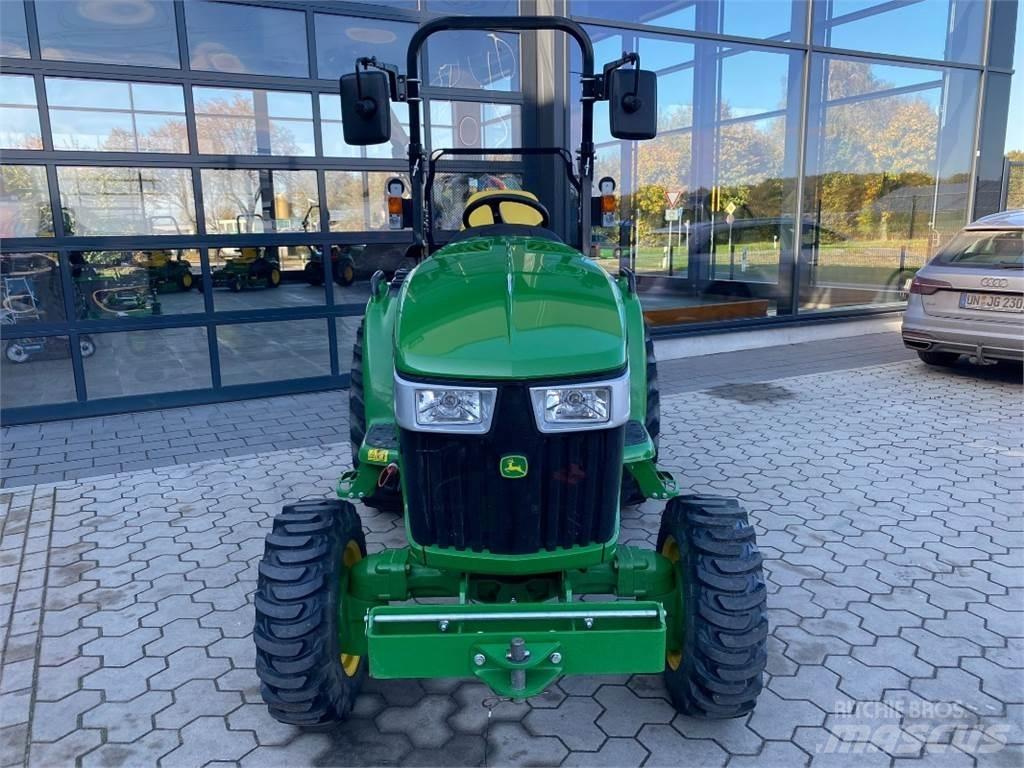 John Deere 3046R Traktoriai