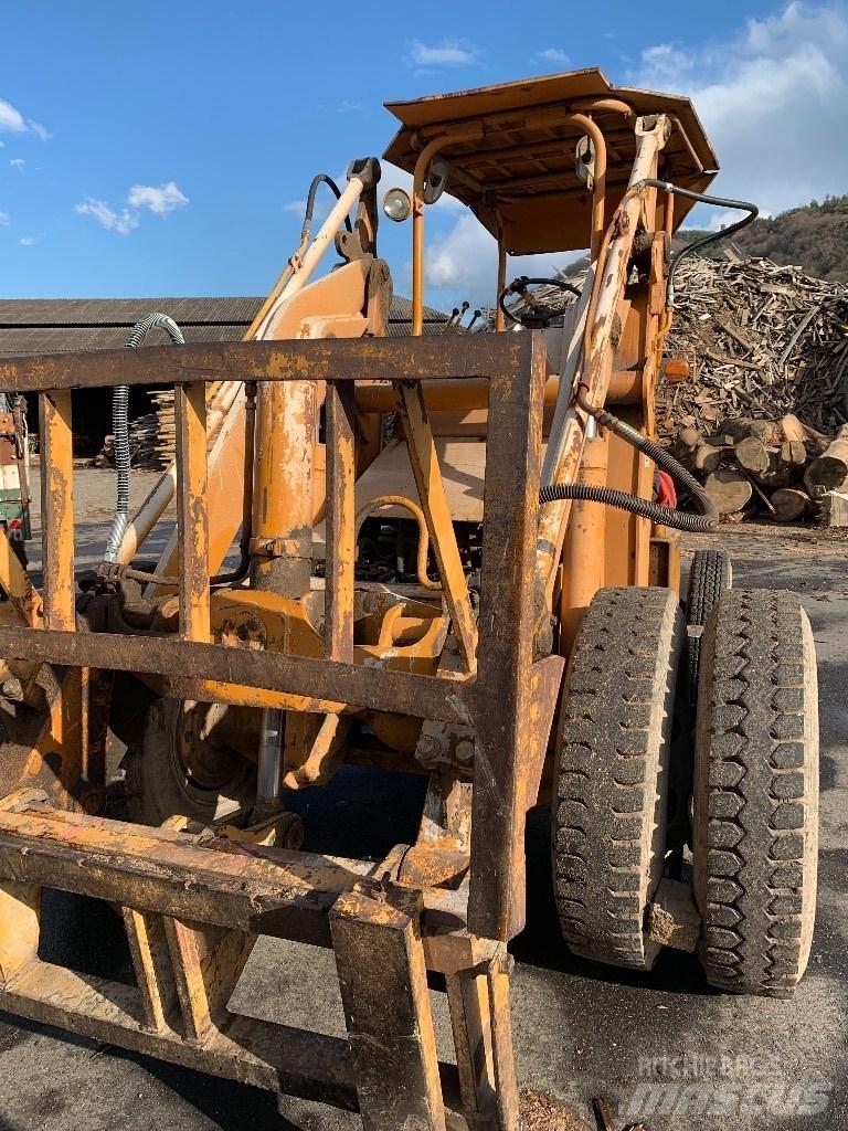 Komatsu SD25-1 Šakiniai krautuvai su prailgintu keltuvu