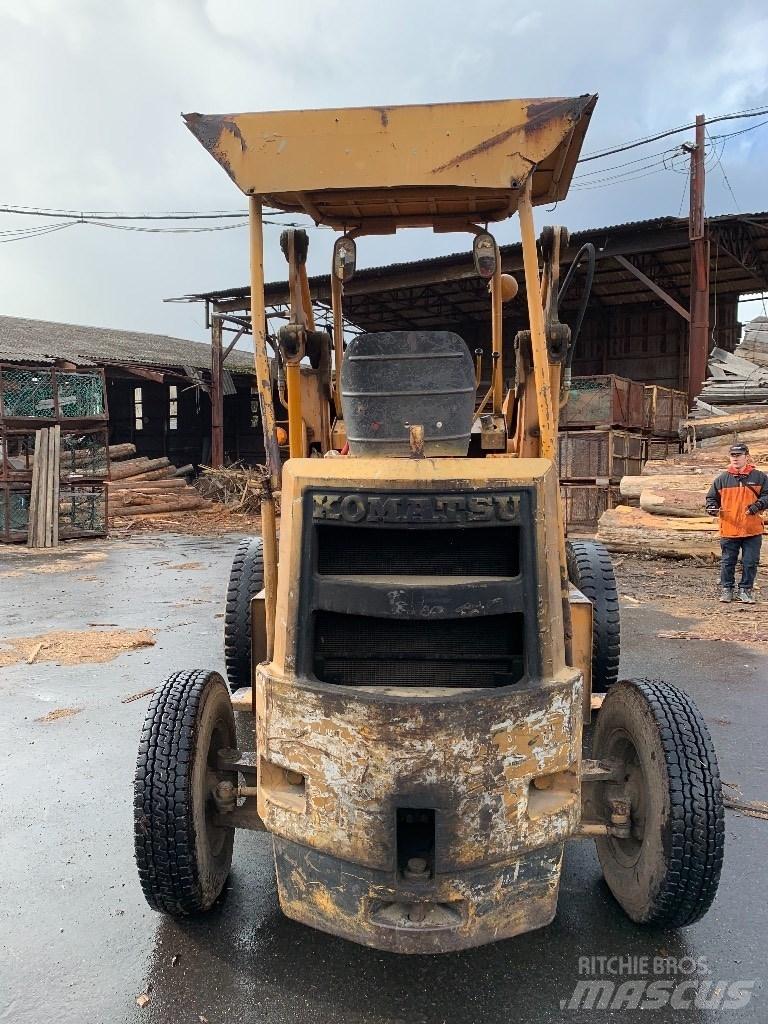 Komatsu SD25-1 Šakiniai krautuvai su prailgintu keltuvu