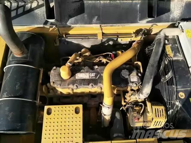 CAT 324 Vikšriniai ekskavatoriai