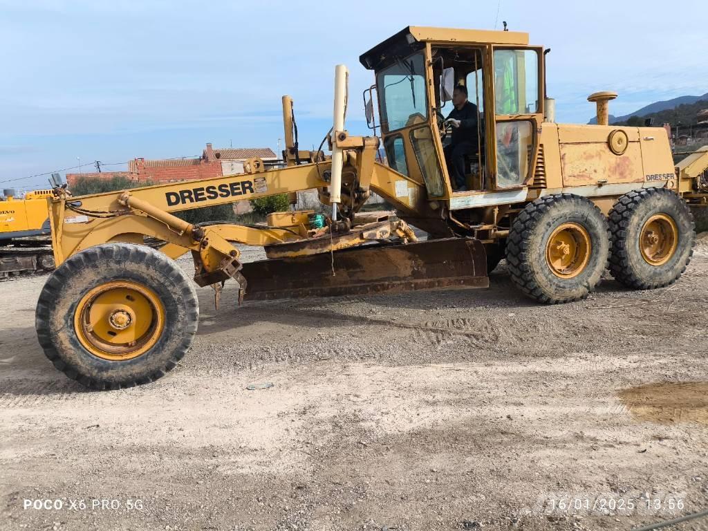 Dresser 830 Greideriai