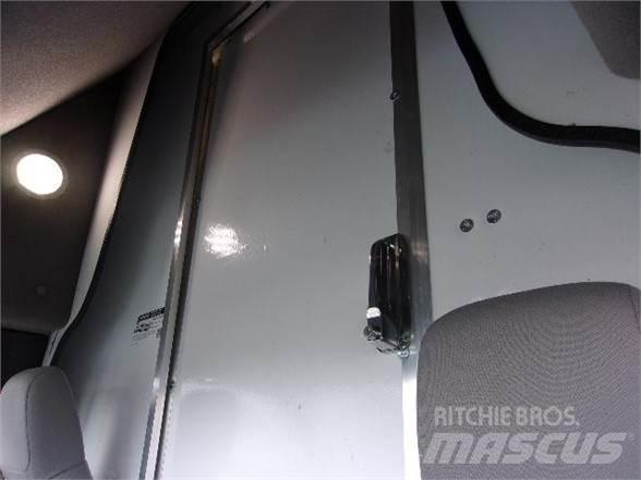 Ford E450 Sunkvežimiai su dengtu kėbulu
