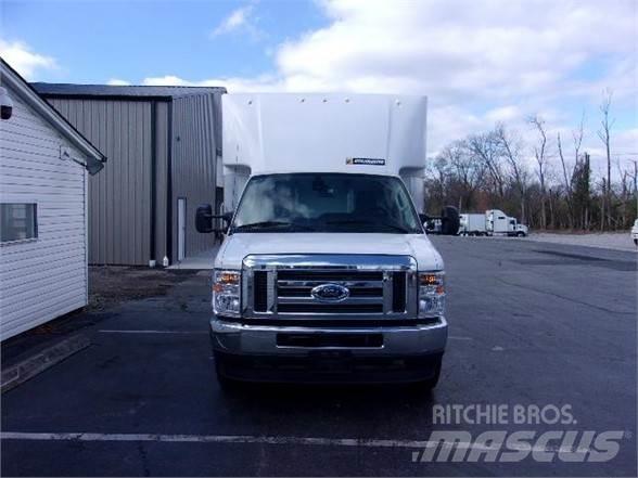 Ford E450 Sunkvežimiai su dengtu kėbulu