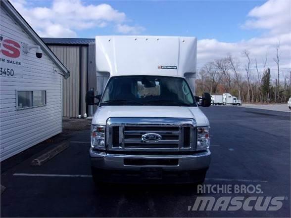 Ford E450 Sunkvežimiai su dengtu kėbulu