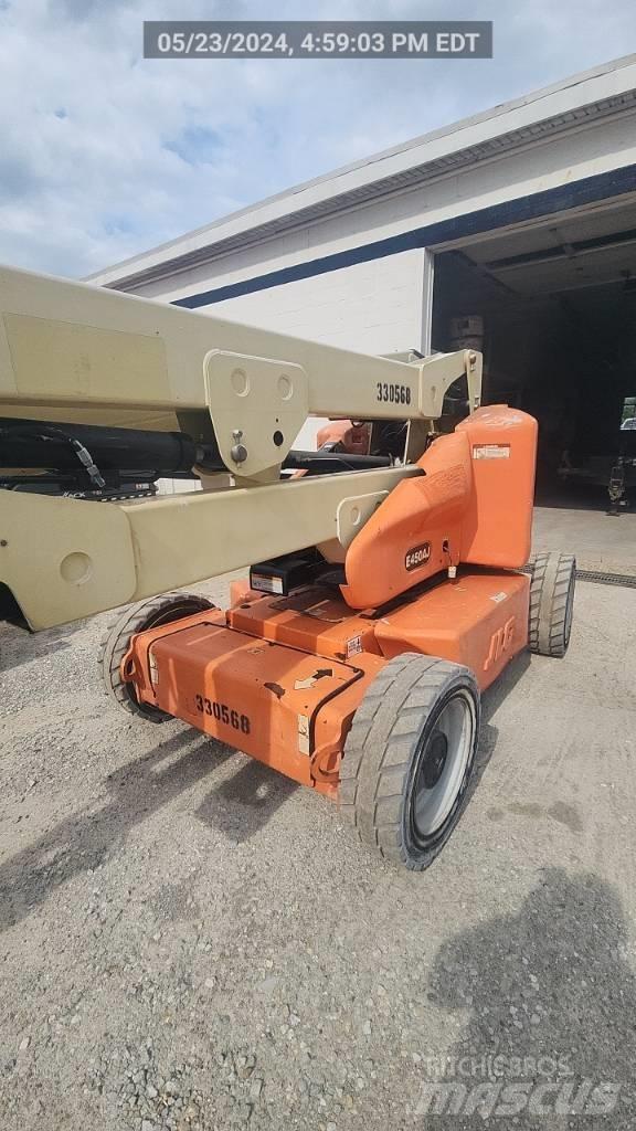 JLG E 450 AJ Alkūniniai keltuvai