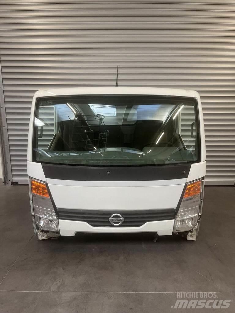 Nissan NT400 Kabinos ir salonai