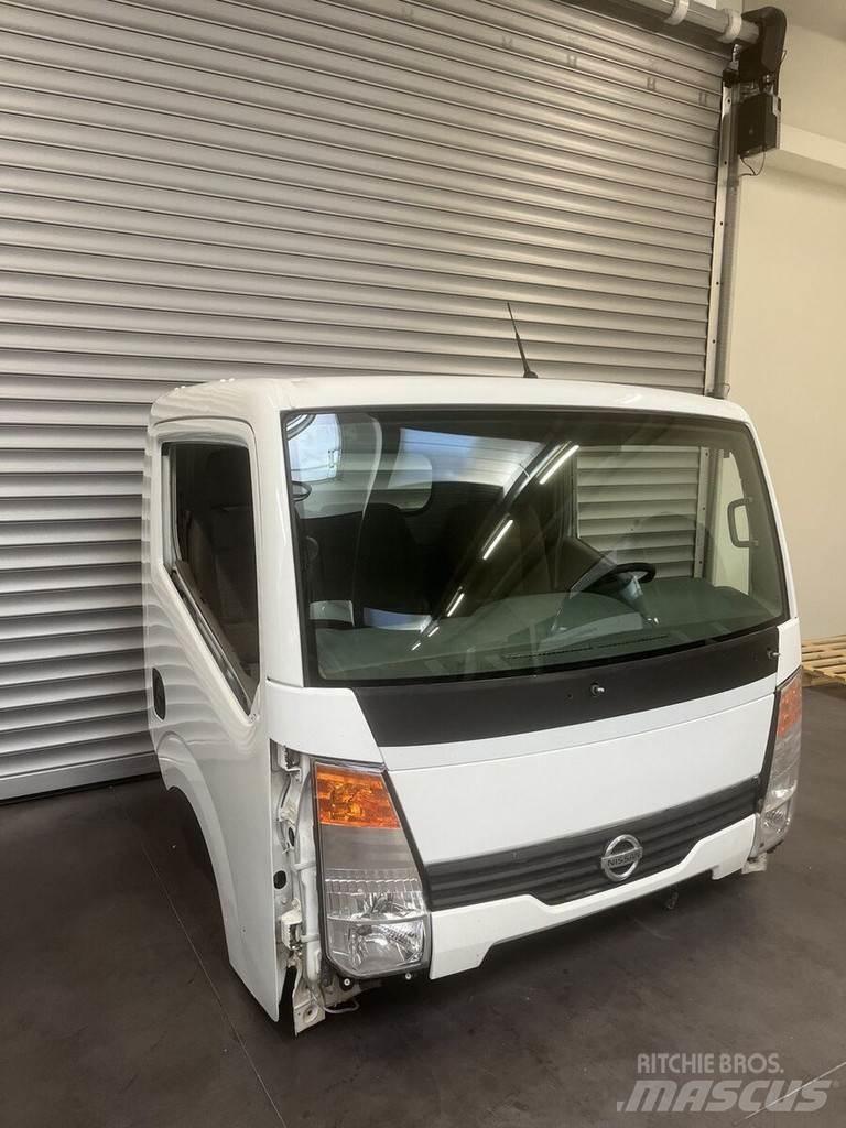 Nissan NT400 Kabinos ir salonai