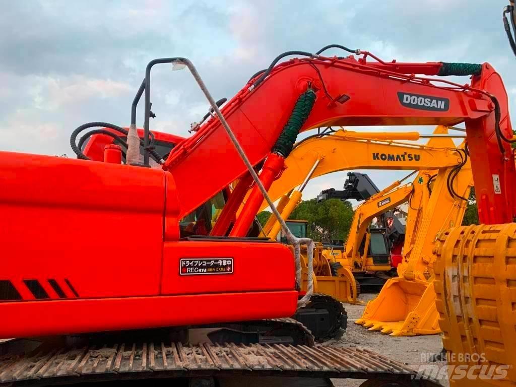 Doosan DX 225 LC Vikšriniai ekskavatoriai