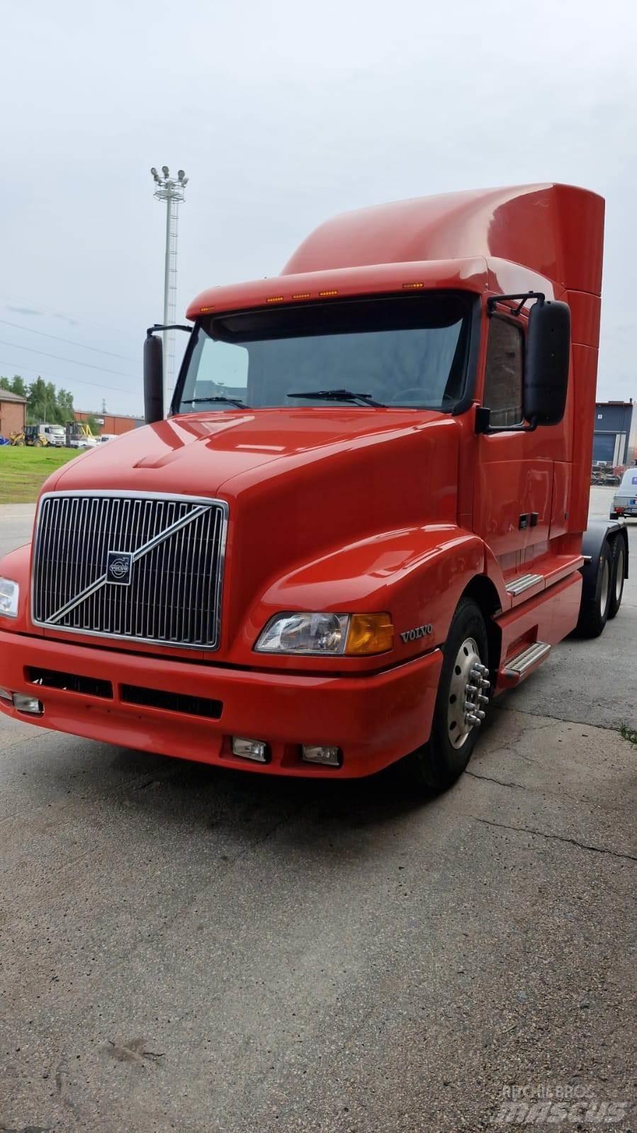 Volvo VNL-4 Naudoti vilkikai
