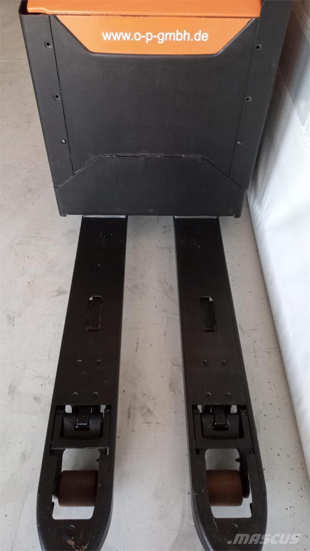 Toyota LPE 200 Rankiniai vėžimėliai