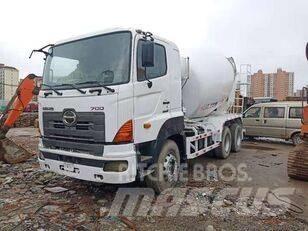 Hino 700 Betonvežiai