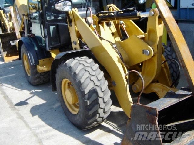 CAT 906 M Naudoti ratiniai krautuvai