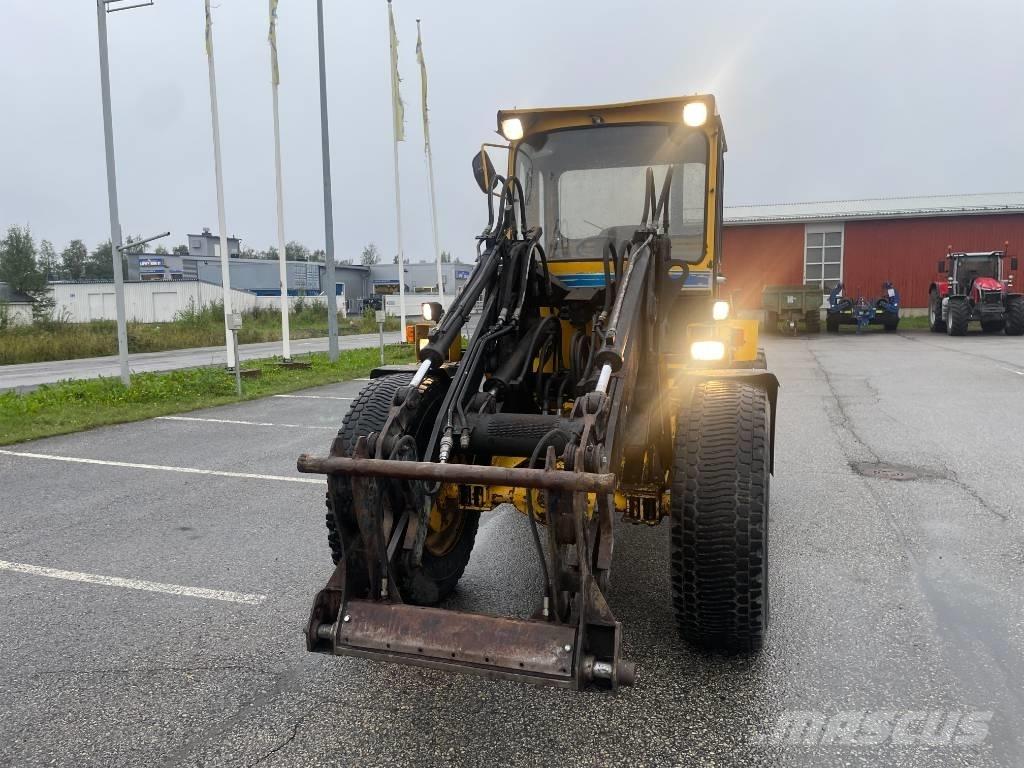 Volvo BM 4200 Naudoti ratiniai krautuvai