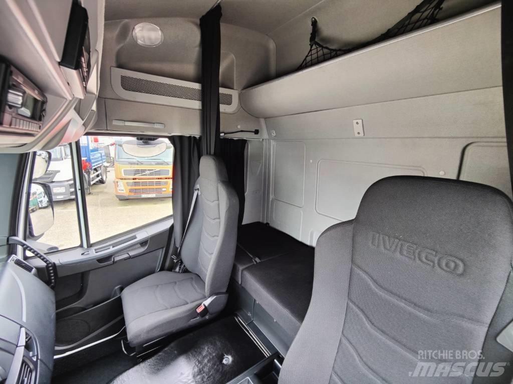 Iveco 180E 28 Sunkvežimiai su dengtu kėbulu