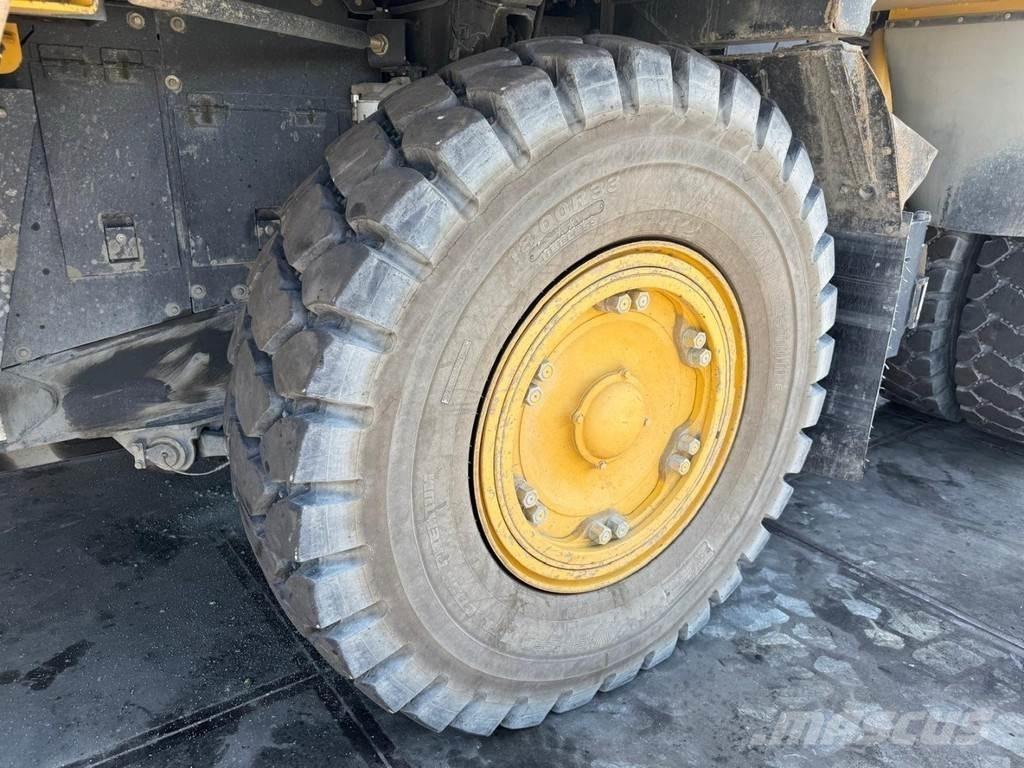 Komatsu HD405-7 Statybiniai savivarčiai sunkvežimiai